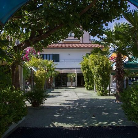 Hotel Atena Ciro Marina Bagian luar foto
