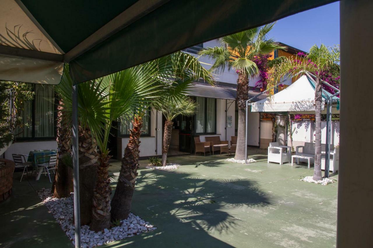 Hotel Atena Ciro Marina Bagian luar foto